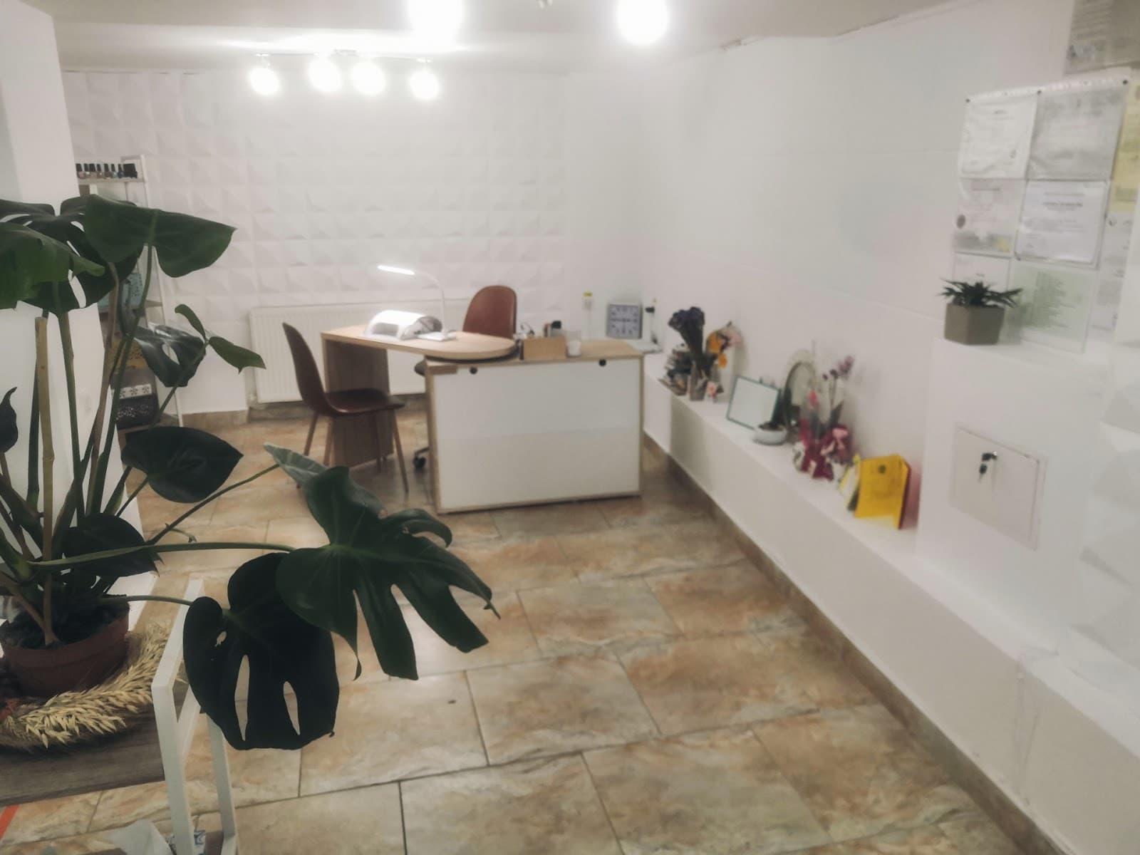Interiorul cabinetului Fresh Ped